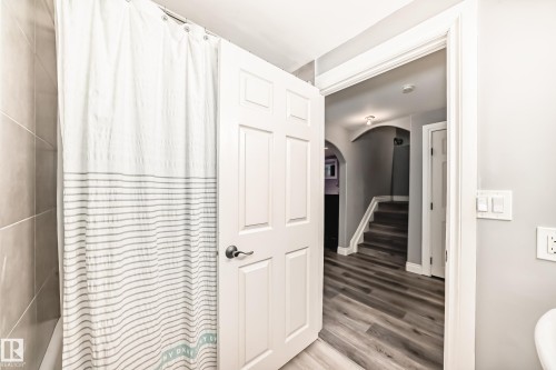 5819 Sutter Place, Edmonton, AB - Indoor