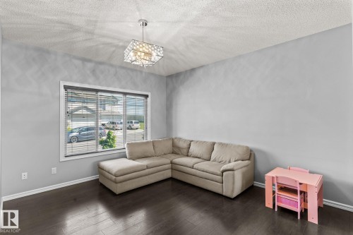219 42 Avenue, Edmonton, AB - Indoor Photo Showing Living Room