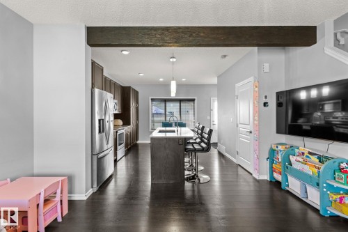 219 42 Avenue, Edmonton, AB - Indoor Photo Showing Living Room