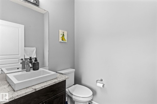219 42 Avenue, Edmonton, AB - Indoor Photo Showing Bathroom