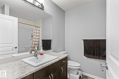 219 42 Avenue, Edmonton, AB - Indoor Photo Showing Bathroom