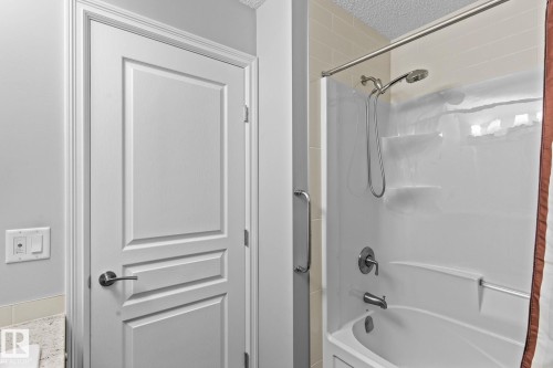 219 42 Avenue, Edmonton, AB - Indoor Photo Showing Bathroom