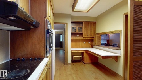 32 St George'S Crescent, Edmonton, AB - Indoor