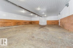 Misc room featuring concrete floors and metal wall - 