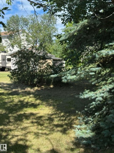 5318 Railway Avenue, Elk Point, AB 