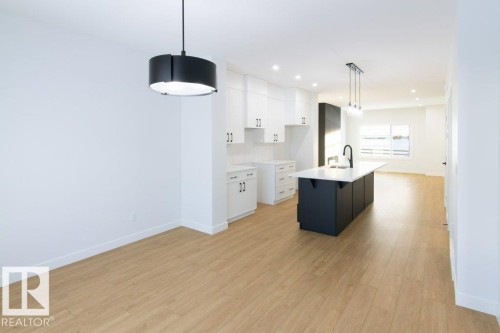 760 Mattson Drive, Edmonton, AB - Indoor Photo Showing Kitchen