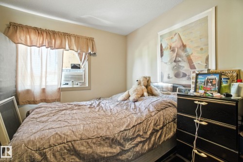 1820 34 Avenue, Edmonton, AB - Indoor Photo Showing Bedroom