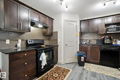 1820 34 Avenue, Edmonton, AB - Indoor Photo Showing Kitchen