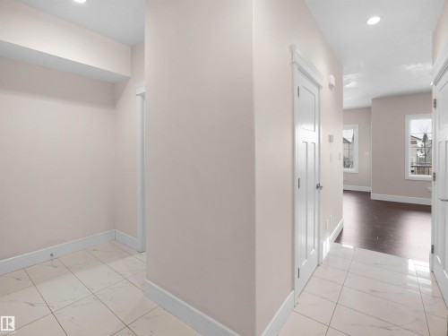 8579 Cushing Place, Edmonton, AB - Indoor Photo Showing Other Room
