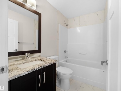 8579 Cushing Place, Edmonton, AB - Indoor Photo Showing Bathroom