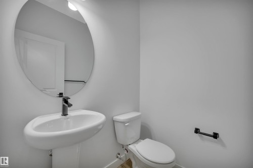 22556 87 Avenue, Edmonton, AB - Indoor Photo Showing Bathroom