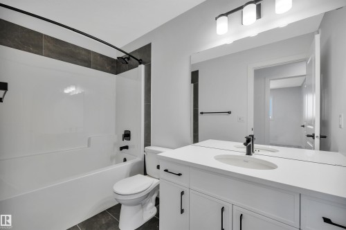 22556 87 Avenue, Edmonton, AB - Indoor Photo Showing Bathroom