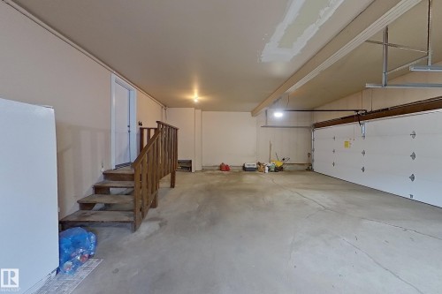 103 Wolf Willow Crescent, Edmonton, AB - Indoor Photo Showing Garage