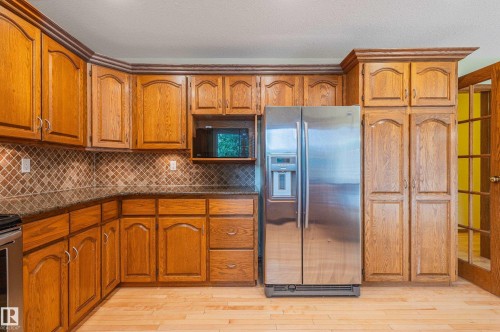 103 Wolf Willow Crescent, Edmonton, AB - Indoor Photo Showing Kitchen