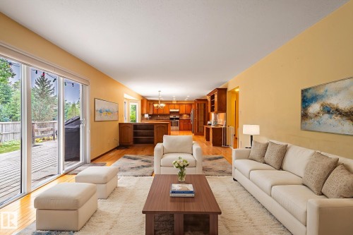 103 Wolf Willow Crescent, Edmonton, AB - Indoor Photo Showing Living Room