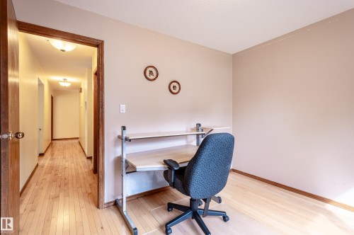 103 Wolf Willow Crescent, Edmonton, AB - Indoor Photo Showing Office