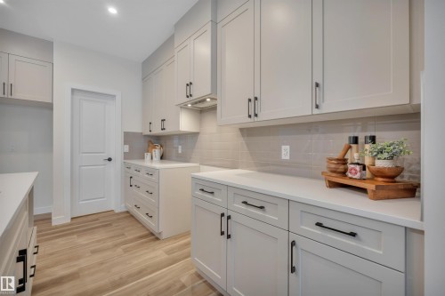304 Juniper Cove, Leduc, AB - Indoor Photo Showing Kitchen