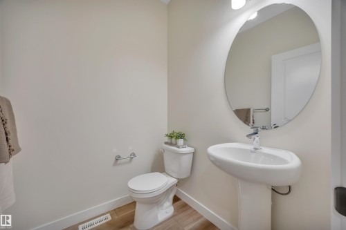 304 Juniper Cove, Leduc, AB - Indoor Photo Showing Bathroom