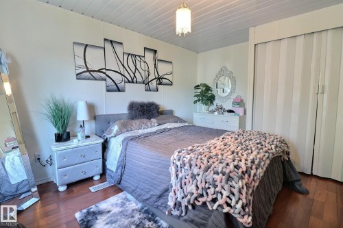 289 Juniper Crescent, Edmonton, AB - Indoor Photo Showing Bedroom