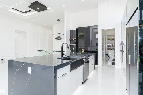 20 Easton Close, St. Albert, AB - Indoor Photo Showing Kitchen With Upgraded Kitchen