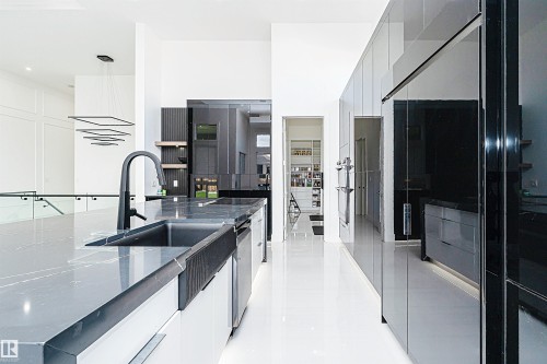 20 Easton Close, St. Albert, AB - Indoor Photo Showing Kitchen