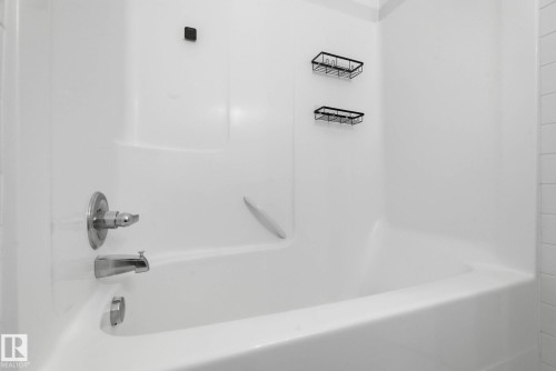 305 8488 111 Street, Edmonton, AB - Indoor Photo Showing Bathroom