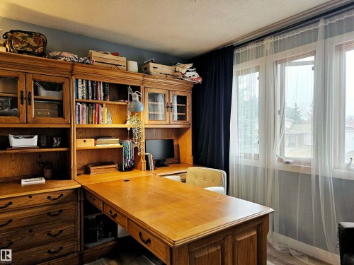 127 Grand Meadow Crescent, Edmonton, AB - Indoor Photo Showing Office