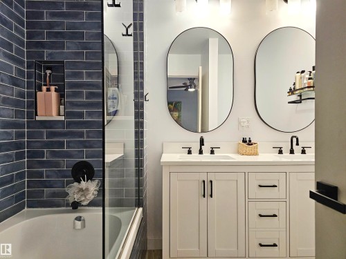 127 Grand Meadow Crescent, Edmonton, AB - Indoor Photo Showing Bathroom