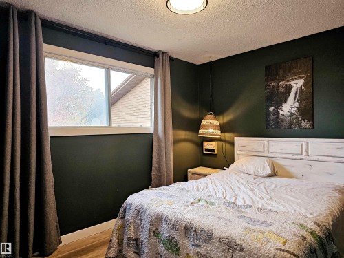 127 Grand Meadow Crescent, Edmonton, AB - Indoor Photo Showing Bedroom