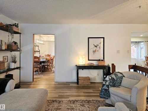 127 Grand Meadow Crescent, Edmonton, AB - Indoor Photo Showing Living Room