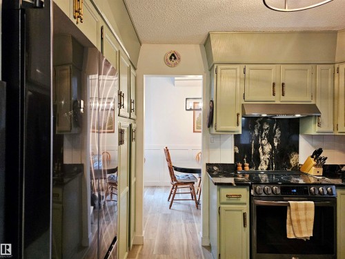 127 Grand Meadow Crescent, Edmonton, AB - Indoor Photo Showing Kitchen