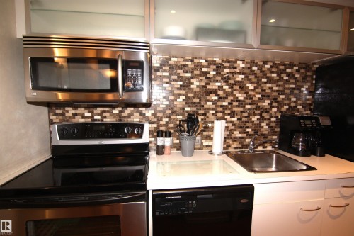 311 10134 100 Street, Edmonton, AB - Indoor