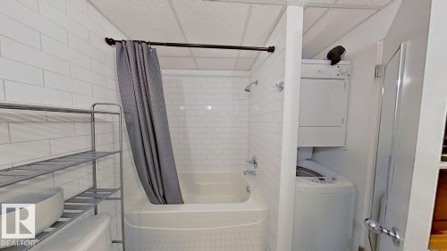 311 10134 100 Street, Edmonton, AB - Indoor Photo Showing Bathroom