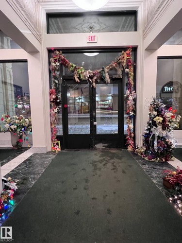 311 10134 100 Street, Edmonton, AB - Indoor Photo Showing Garage