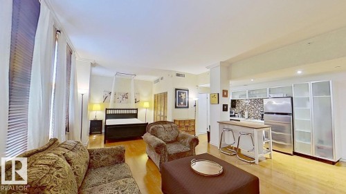 311 10134 100 Street, Edmonton, AB - Indoor