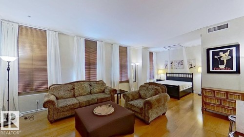 311 10134 100 Street, Edmonton, AB - Indoor Photo Showing Living Room