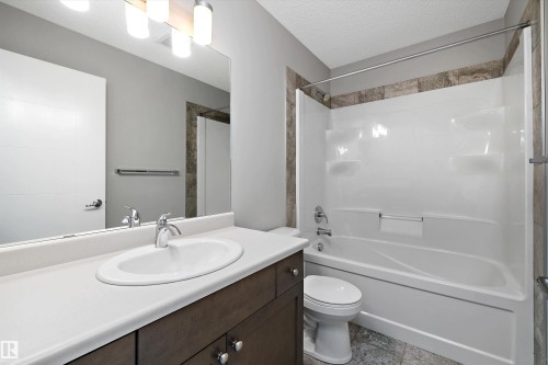 7310 Edgemont Way, Edmonton, AB - Indoor Photo Showing Bathroom