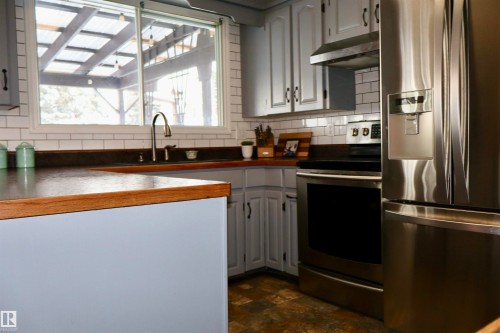 4505 58 Avenue, Barrhead, AB - Indoor Photo Showing Kitchen