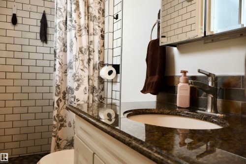 4505 58 Avenue, Barrhead, AB - Indoor Photo Showing Bathroom