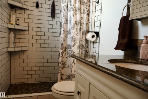 4505 58 Avenue, Barrhead, AB - Indoor Photo Showing Bathroom