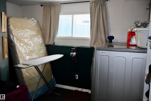 4505 58 Avenue, Barrhead, AB - Indoor Photo Showing Laundry Room