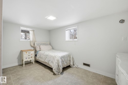 9705 87 Avenue, Edmonton, AB - Indoor Photo Showing Bedroom