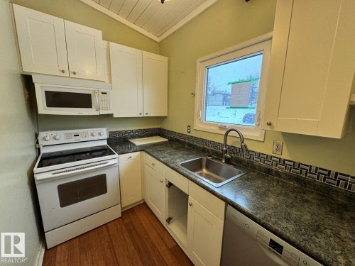 456 Lee Ridge Road, Edmonton, AB - Indoor Photo Showing Kitchen