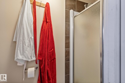 17116 121 Street, Edmonton, AB - Indoor Photo Showing Bathroom