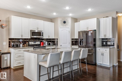 17116 121 Street, Edmonton, AB - Indoor Photo Showing Kitchen With Upgraded Kitchen