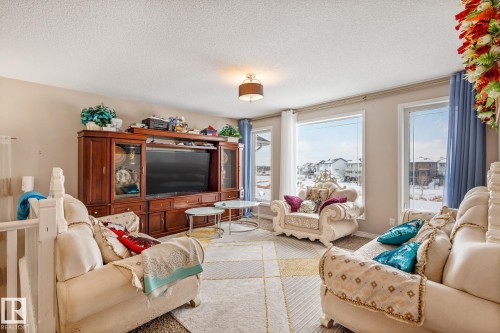 17116 121 Street, Edmonton, AB - Indoor Photo Showing Living Room