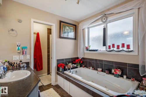 17116 121 Street, Edmonton, AB - Indoor Photo Showing Bathroom