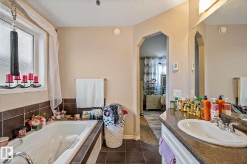 17116 121 Street, Edmonton, AB - Indoor Photo Showing Bathroom