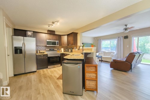 6109 13 Avenue, Edmonton, AB - Indoor Photo Showing Kitchen