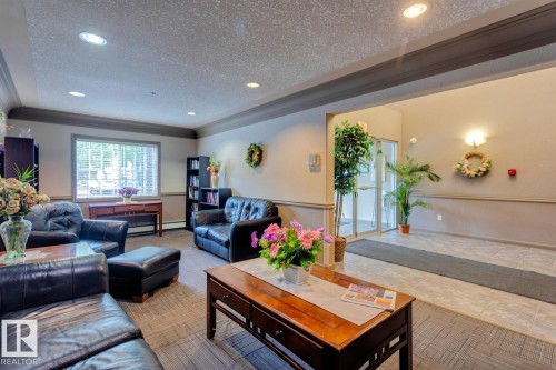 446 16311 95 Street, Edmonton, AB - Indoor Photo Showing Living Room
